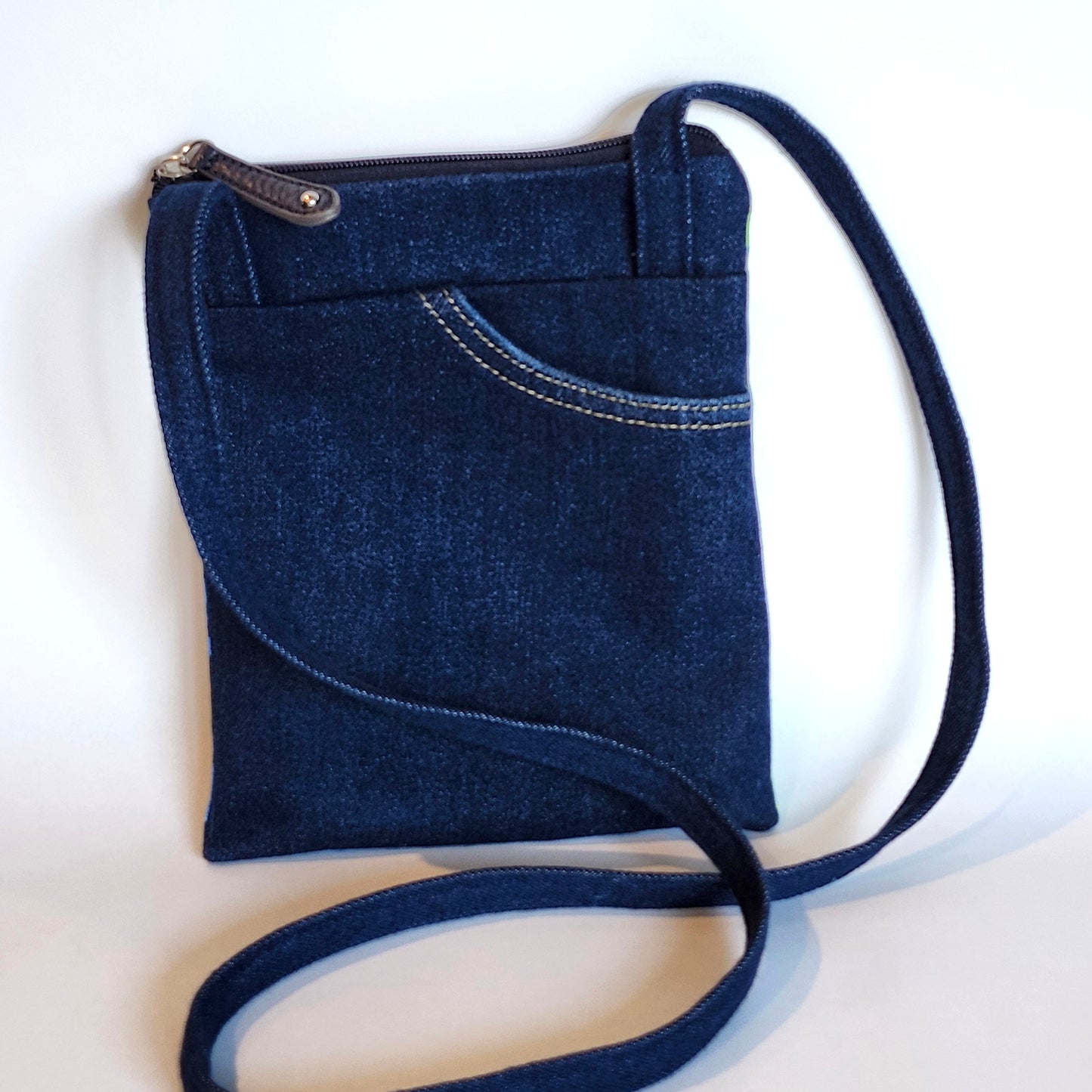 Fences: tall cell zip style purse
