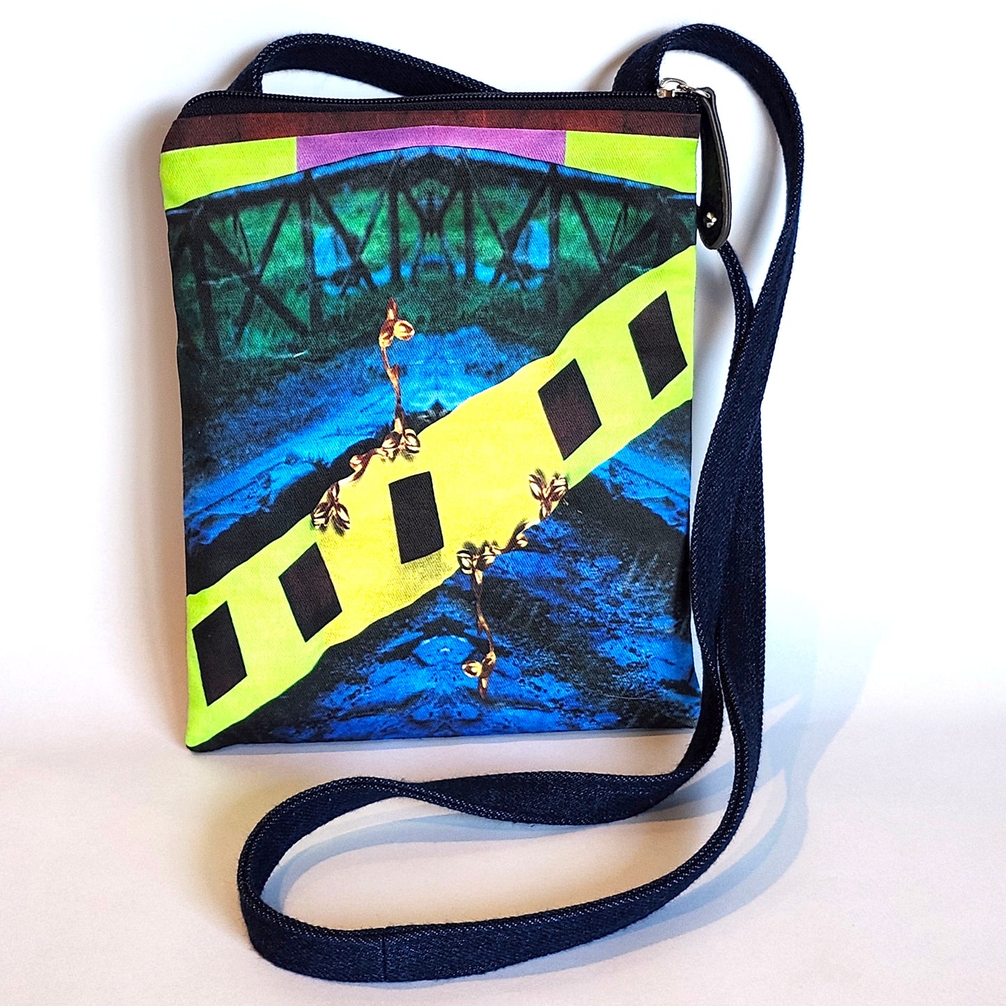 Fences: tall cell zip style purse