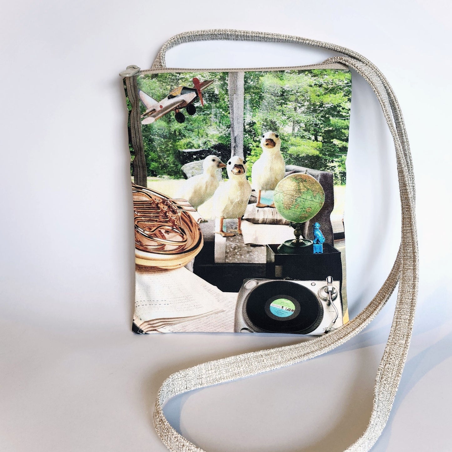 Music Room: tall cell zip style purse