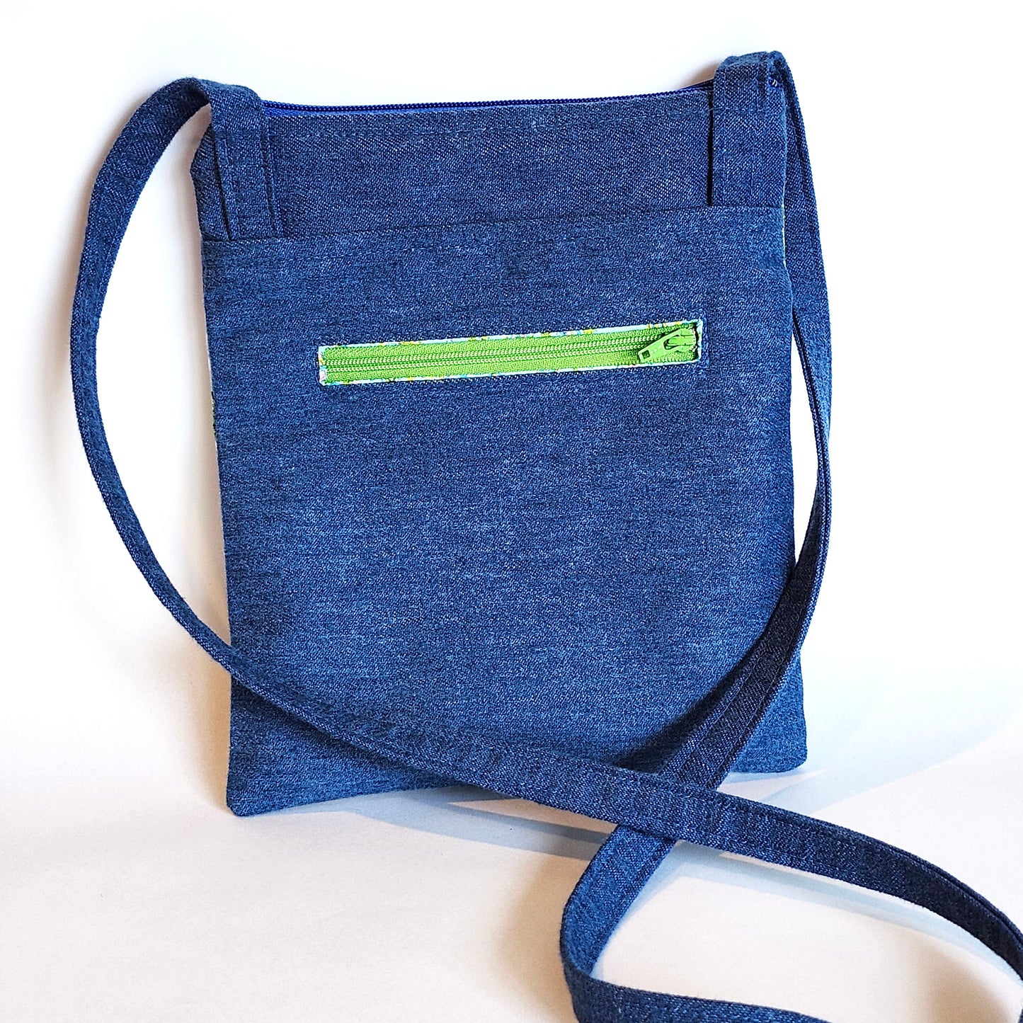 Summer Time: tall cell zip style purse