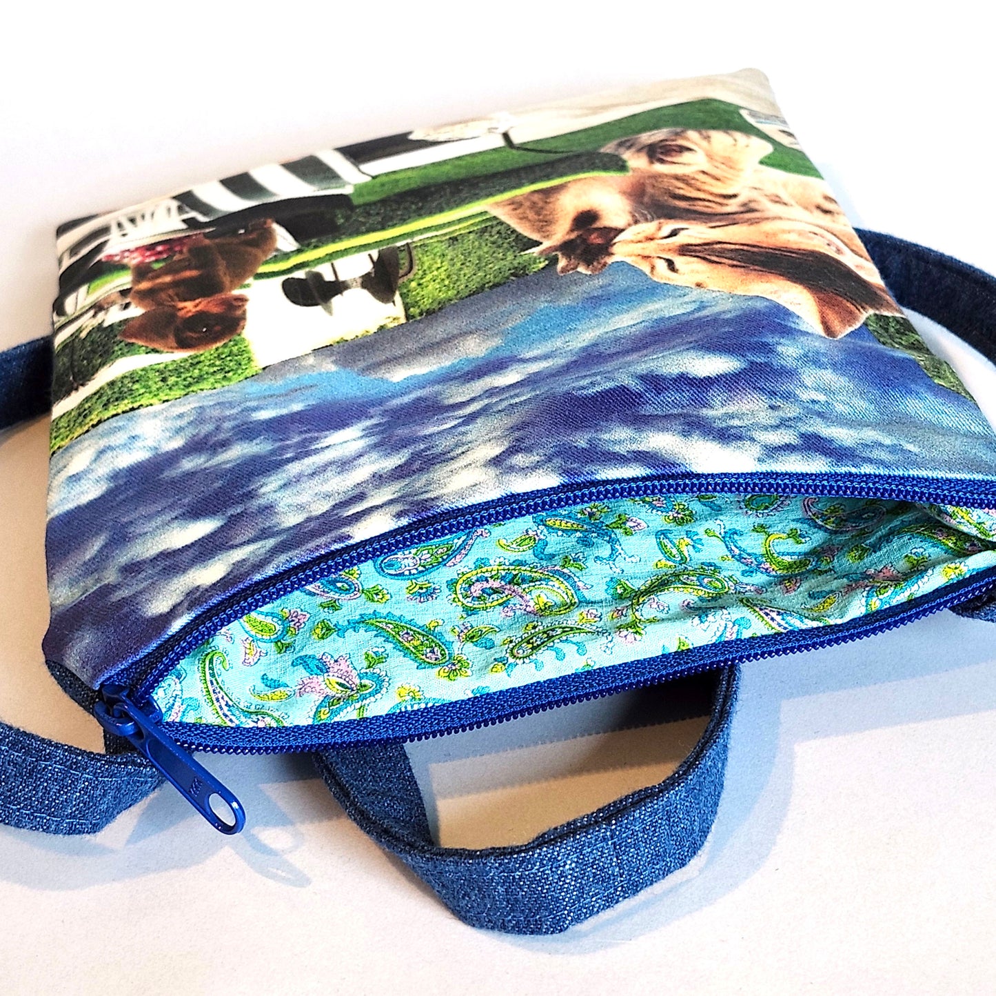 Summer Time: tall cell zip style purse